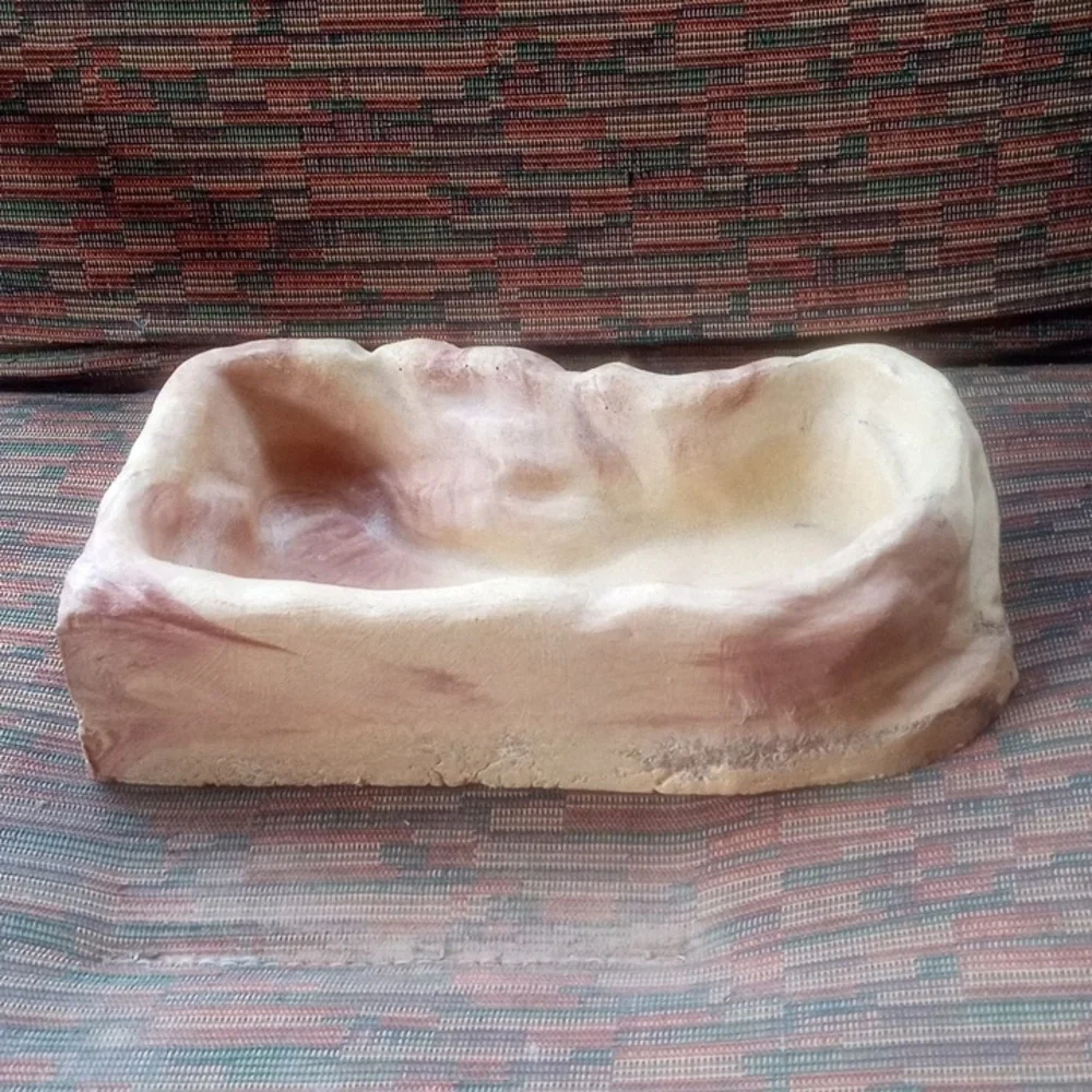 IMAGITARIUM Large Corner Water Dish. 8